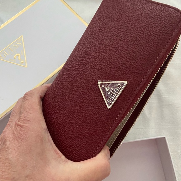 Clutch by Guess USA - Picture 4 of 12